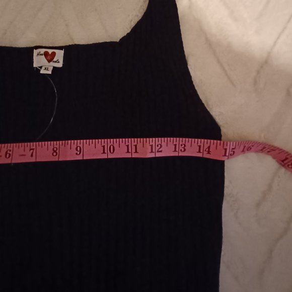 HEART & HEELS - Picture 3 of 3